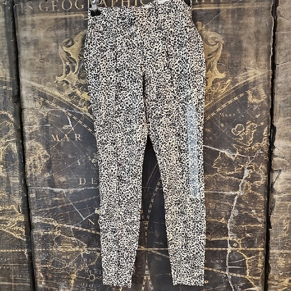 Old Navy Pants - Old Navy Leopard Print Leggings - Black and White